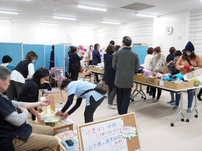 Monthly "hand-me-down" exchange meet celebrates first anniversary in Hirosaki with 14 stores participating, including Femcare